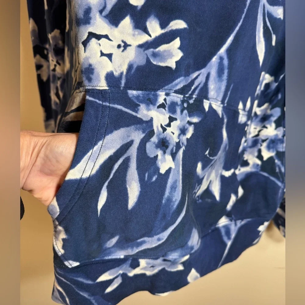 Polo Ralph Lauren Hoodie Blue and White‎ floral size medium can be unisex